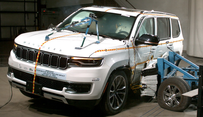 2025 Jeep Wagoneer SUV RWD Side Crash
