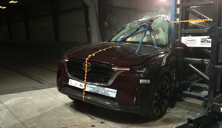 NCAP 2025 Mazda CX-70 side pole crash test photo