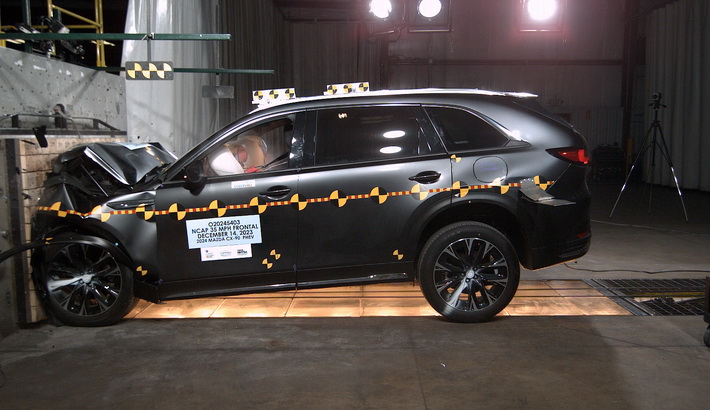 NCAP 2025 Mazda CX-70 front crash test photo