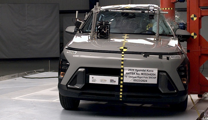 2025 Hyundai Kona SUV FWD Side Pole