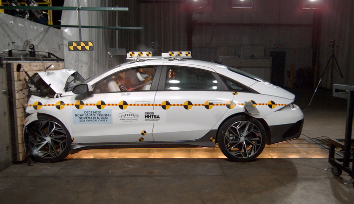 2025 Hyundai Ioniq 6 4 DR RWD Front Crash