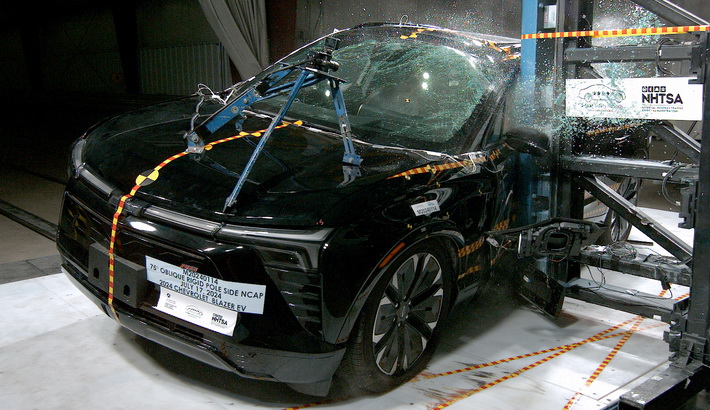 NCAP 2025 Chevrolet Blazer EV side pole crash test photo