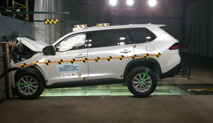 NCAP 2025 Toyota Grand Highlander Hybrid front crash test photo