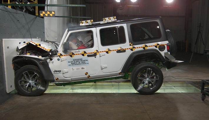 NHTSA frontal crash test of the 2025 Jeep Wrangler 4-Door 4xe SUV 4WD