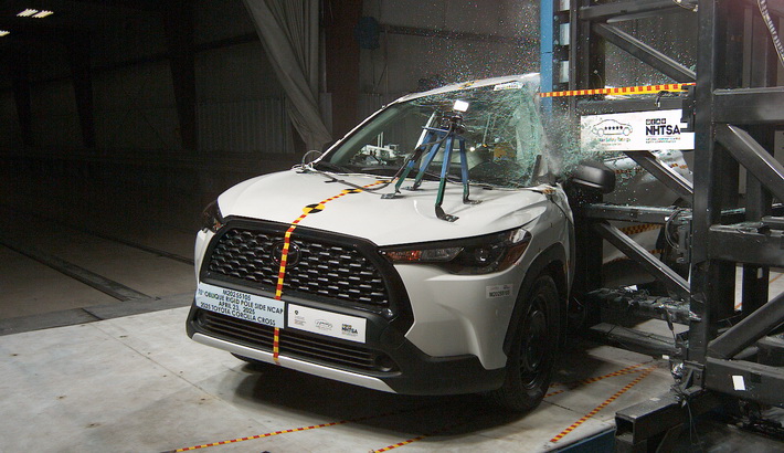 NCAP 2025 Toyota Corolla Cross side pole crash test photo