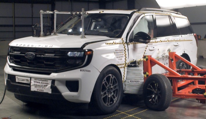 NCAP 2025 Ford Expedition side crash test photo