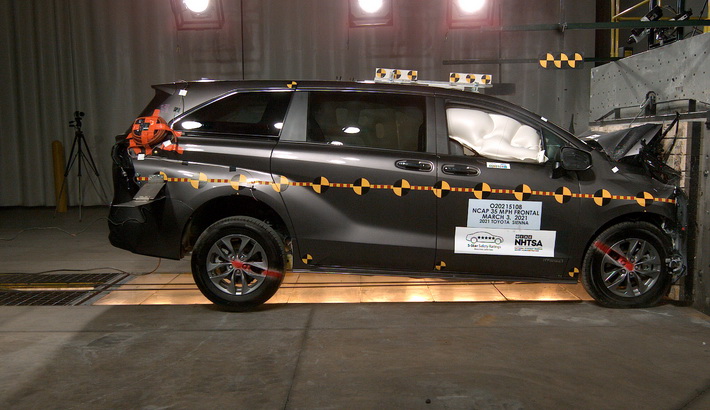 2026 Toyota Sienna NHTSA frontal crash test