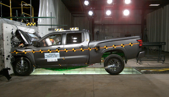 2026 Nissan Frontier NHTSA frontal crash test