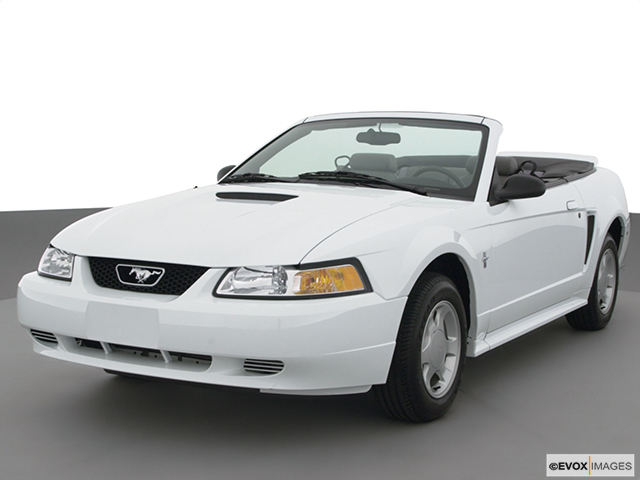 2000 Ford Mustang 2-DR.