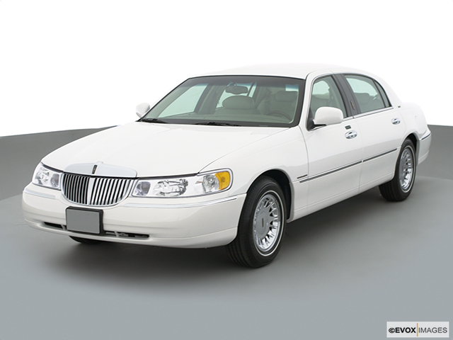 2000 Lincoln Town Car 4-DR. w/SAB