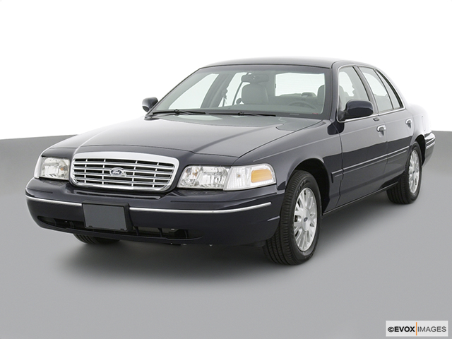 2004 Ford Crown Victoria 4-DR.