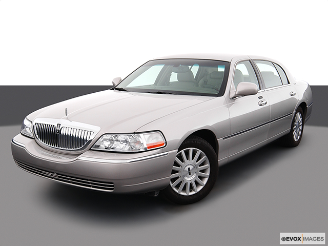 2005 Lincoln Town Car 4-DR. w/SAB