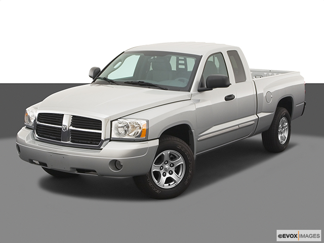 2005 Dodge Dakota 4-DR.