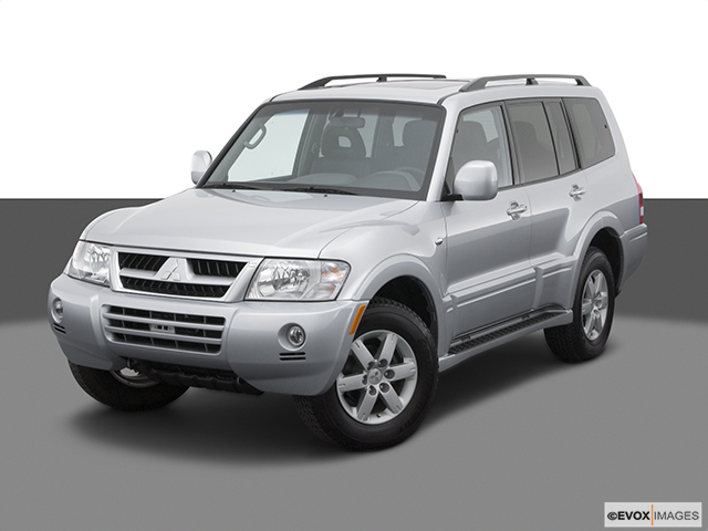 2005 Mitsubishi Montero 4-DR w/SAB