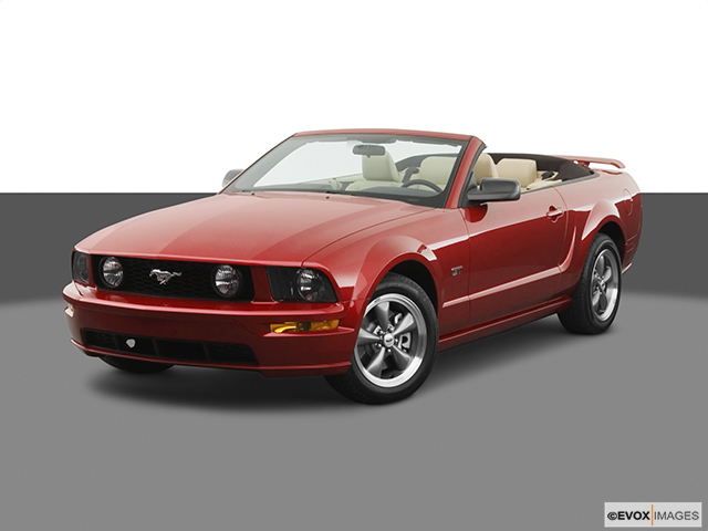 2005 Ford Mustang 2-DR